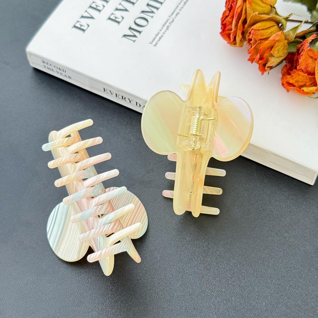Chic Medium Hair Claw Clip In Acetate Material For Effortless Everyday Hairstyles
