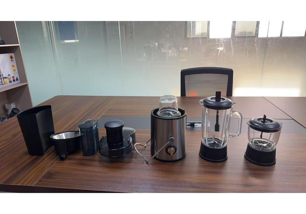 4-in-1 Multi-functional Stainless Steel Juicer & Blender with Pulp Separation