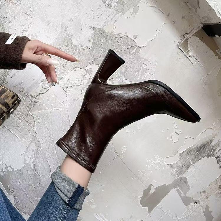 Nuovi Stivaletti Corti da Donna Autunno Inverno 2025 con Tacco Blocco Tacco Alto Punta Sottile