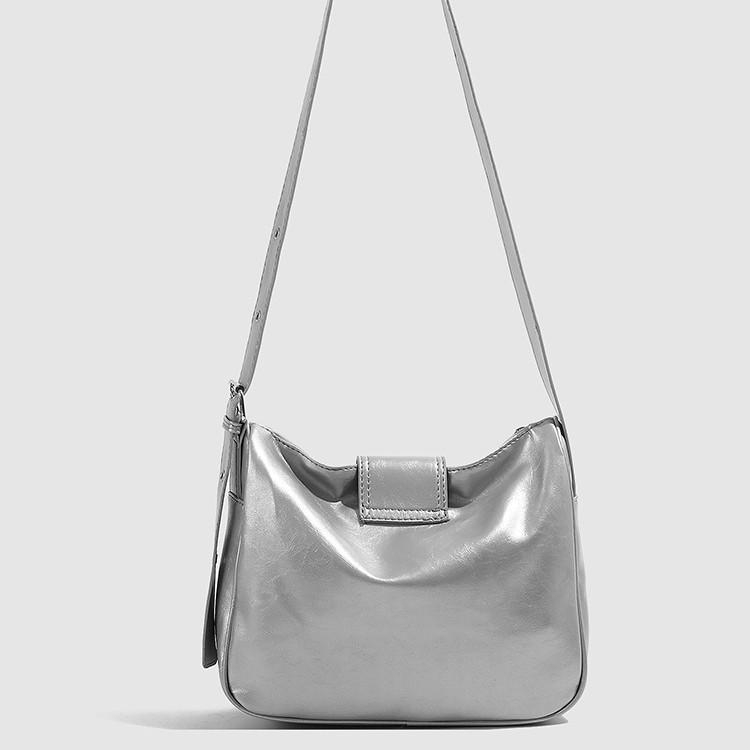 2025 New Korean Version Niche Design Large Capacity Single Shoulder Tote Bag Hot Girl Fashion Commuter Crossbody Bag for Women Trendy