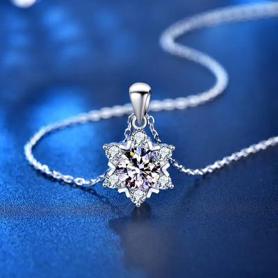 Náhrdelník s přívěskem Moissanite sněhové vločky pro ženy 925 Stříbrná dívka Diamantový náhrdelník Jemné šperky Svatební zásnubní dárek