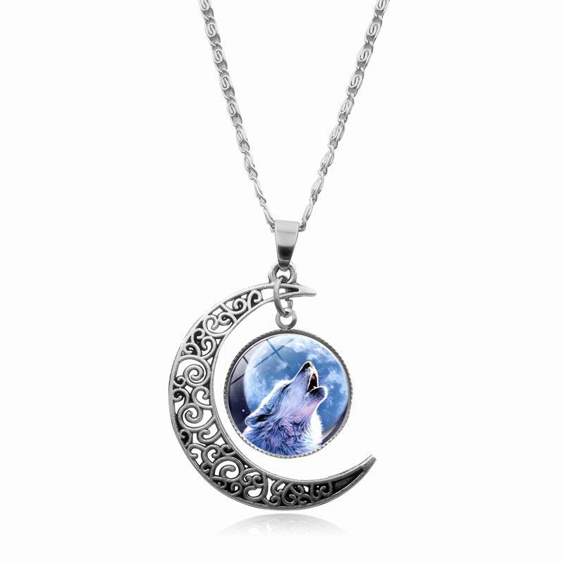 Howling Wolf Moon Time Gemstone Pendant Necklace Women's Versatile Collarbone Chain Accessory