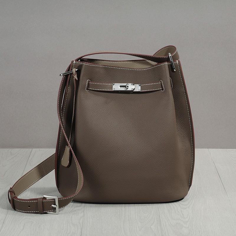 Geantă tip găleată crossbody 2025 din piele naturală - Design vertical din piele de vacă, tip potcoavă, casual și modern, de la Sokelly