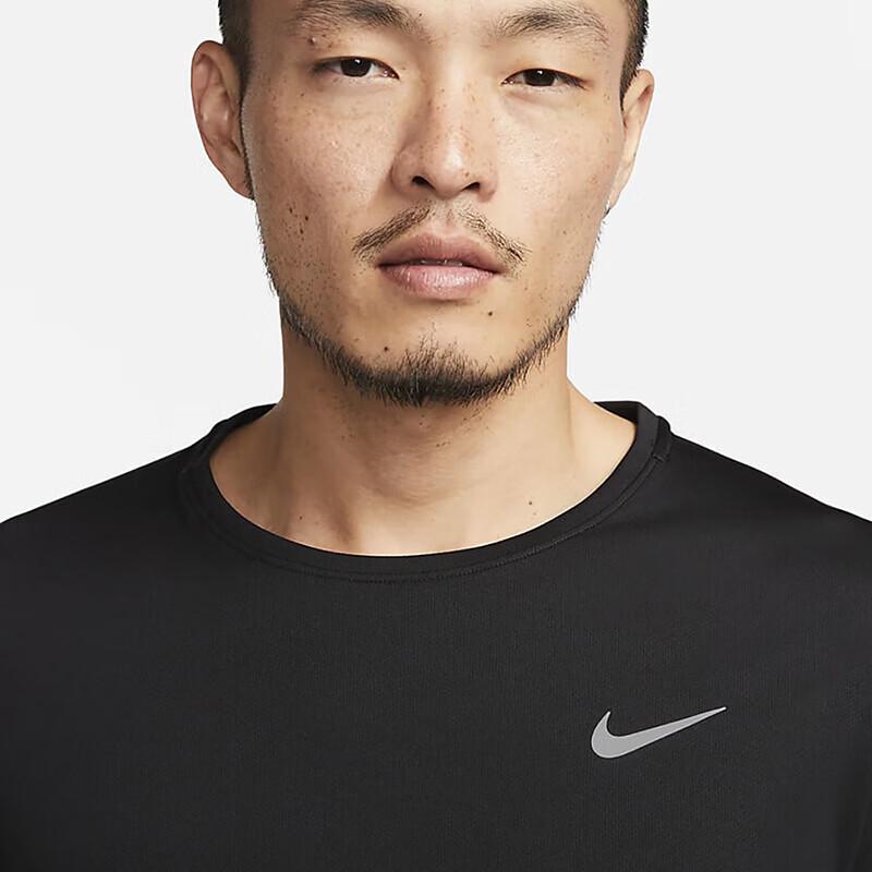 Nike Men's DV9316 Short Sleeve T-Shirt