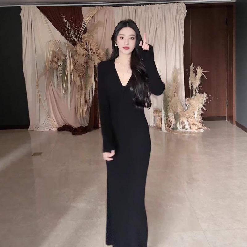 [] Rich Family Daughter Senior Sense Wear Long-sleeved V-neck White Knitted Dress Women's Autumn