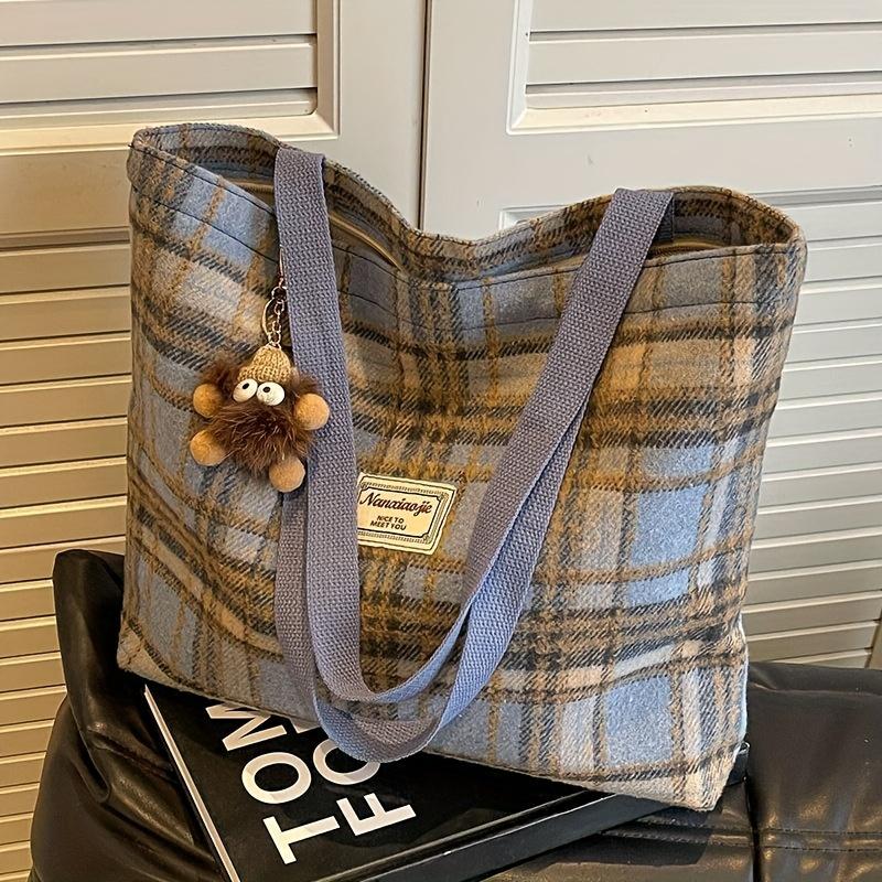 

Elegant Handbag with Pendant, Checkered Design, Large Capacity Twill Fabric, Stylish Shoulder Strap, College Style