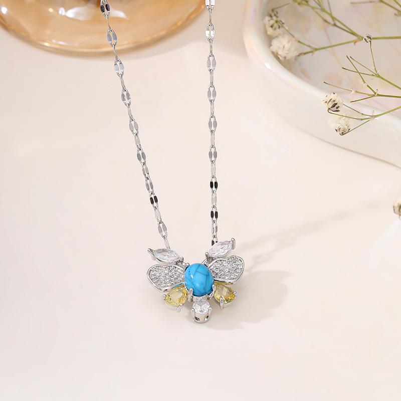 Titanium Steel Non-fading Necklace - European & American Style, Light Luxury, Versatile Korean Fashion, Perfect for Women and Girlfriend Gifts.