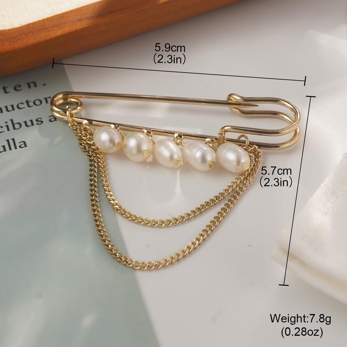 

Pearl three-dimensional love brooch ins trendy personality niche small fragrant style brooch high-end pearl retro simple fashion