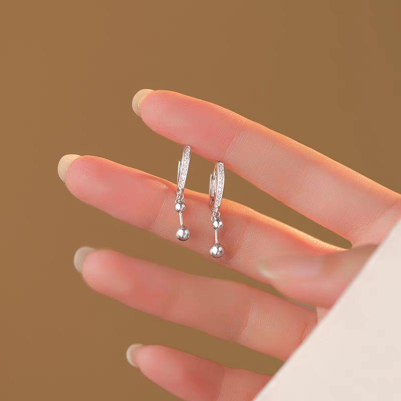 

Серьги-иглы из стерлингового серебра с двойными шариками для женщин, нишевые серьги, доступная роскошь, клипсы для ушей, необычные, простые, изящные, серьги-капли с кисточками Pair of double ball earrings