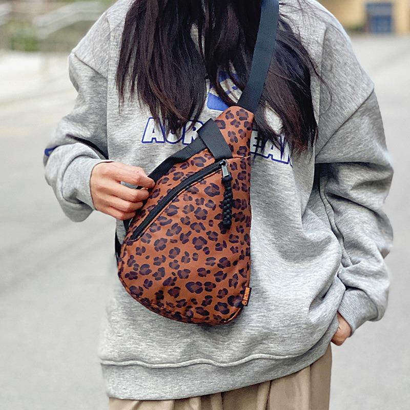 Trendy Leopard Print Large-capacity Breast Bag Niche Versatile Shoulder Bag High-end Casual Commuter Messenger Bag