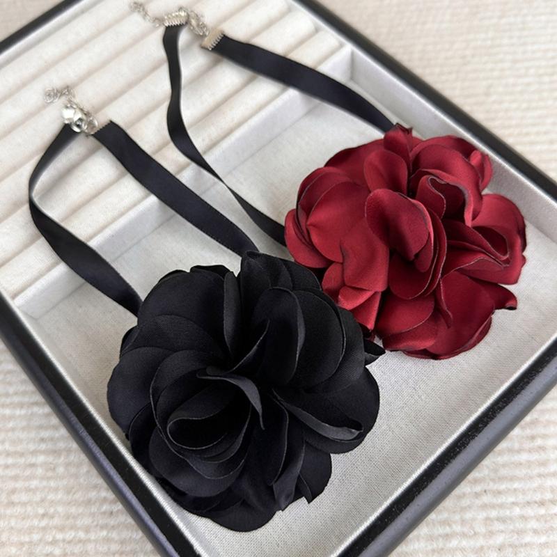 Gothic Fabric Flower Choker Necklace Exaggerated Floral Pattern Pendant Clavicular Chain Charm for Parties and Weddings