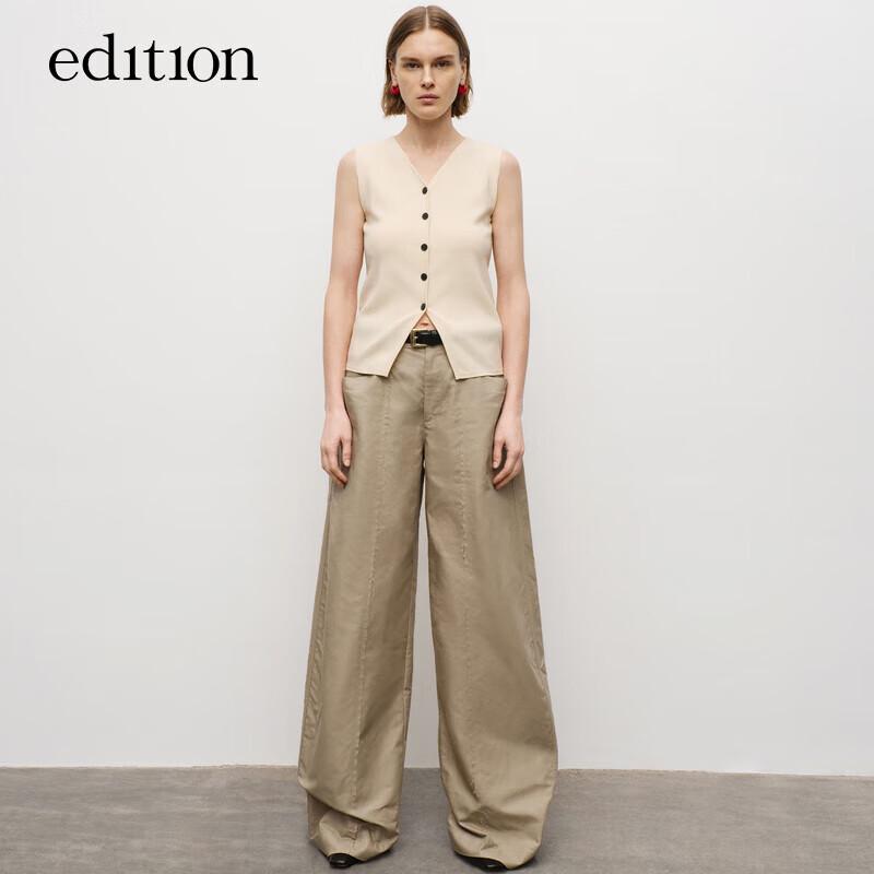 

Приталенный трикотажный кардиган-жилет с V-образным вырезом S