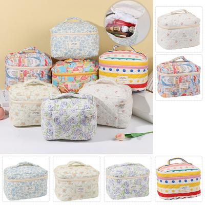 Floral Pattern Quilted Cotton Storage Bag Portable Handheld Organizer Pouch with Zipper Closure for Travel and Daily Use