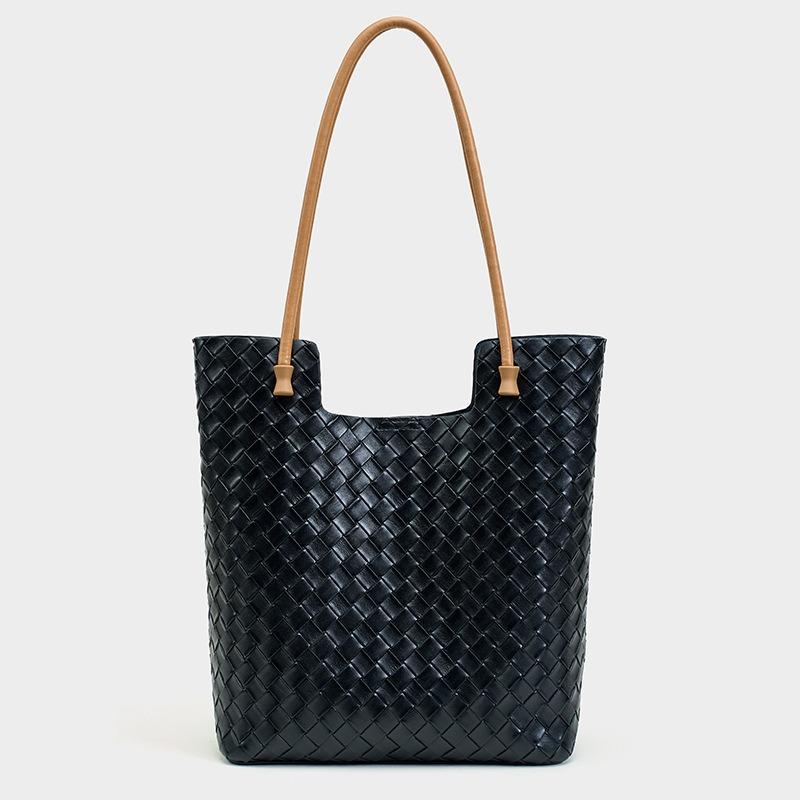 Tote Bag High-end Sense Large-capacity Women's Leather New Versatile Commuter Shoulder Bag Niche Fashion Woven Bag