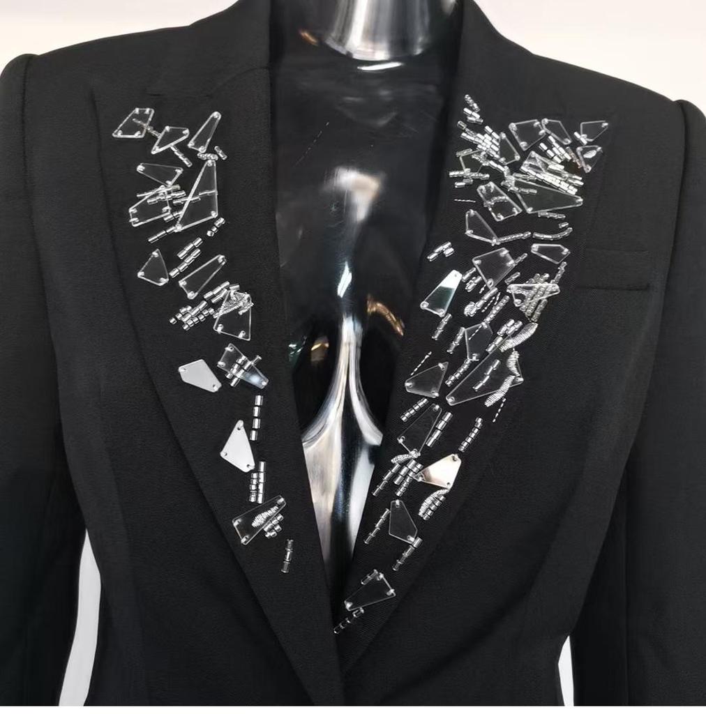 2025 Autumn New V-neck Black Blazer with Heavy Beading and Waist-Cinching Design