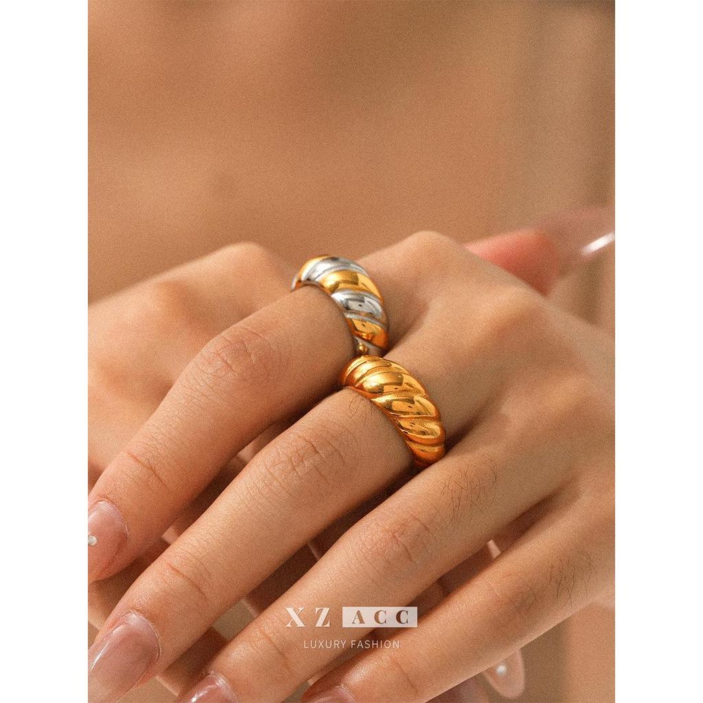 Anillo Europeo y Americano de Lujo Trenzado de Acero Inoxidable Roscado, Titanio Chapado en Oro de 18K, Joyería de Moda de Alta Gama para Mujer