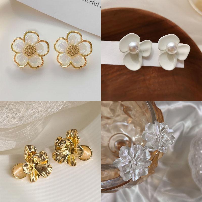 Sweet Golden Floral Pearl Ear Clips For Women No Piercing Needed Elegant Evening Party Fashion Jewelry Accessories