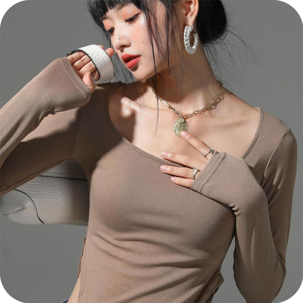 Q New Round Neck T-shirt Women Slit Bottom Circular Design Sense of The Public Bare Collarbone Slim Top Base Shirt
