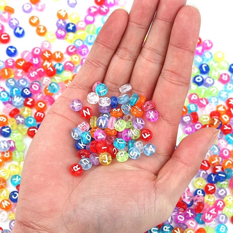 100 stuks/partij Acryl Oblate Alfabet Kralen Kleurrijke Transparante Letter Kralen voor Sieraden Maken DIY Armband Ketting Accessoires