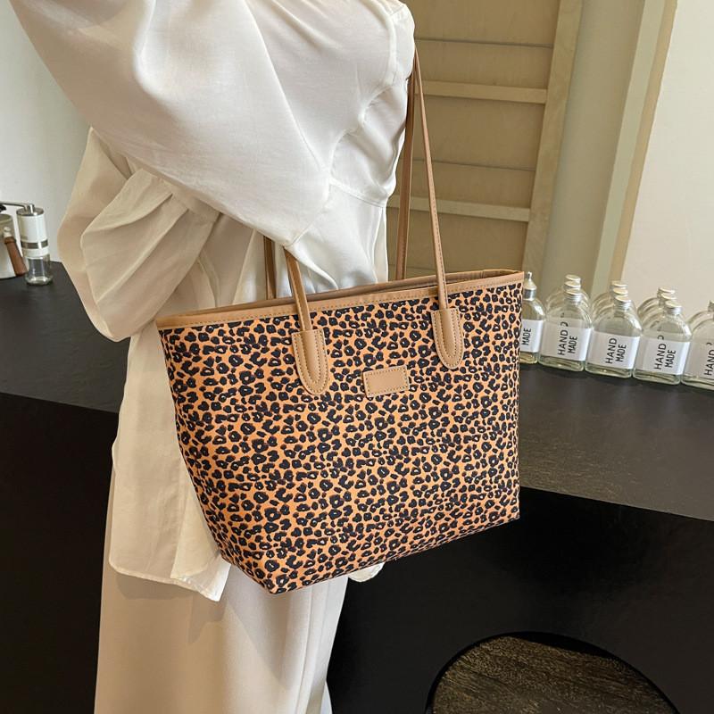 Elegant Large Capacity Leopard Print Tote Bag For Women Trendy Summer Shoulder Bag
