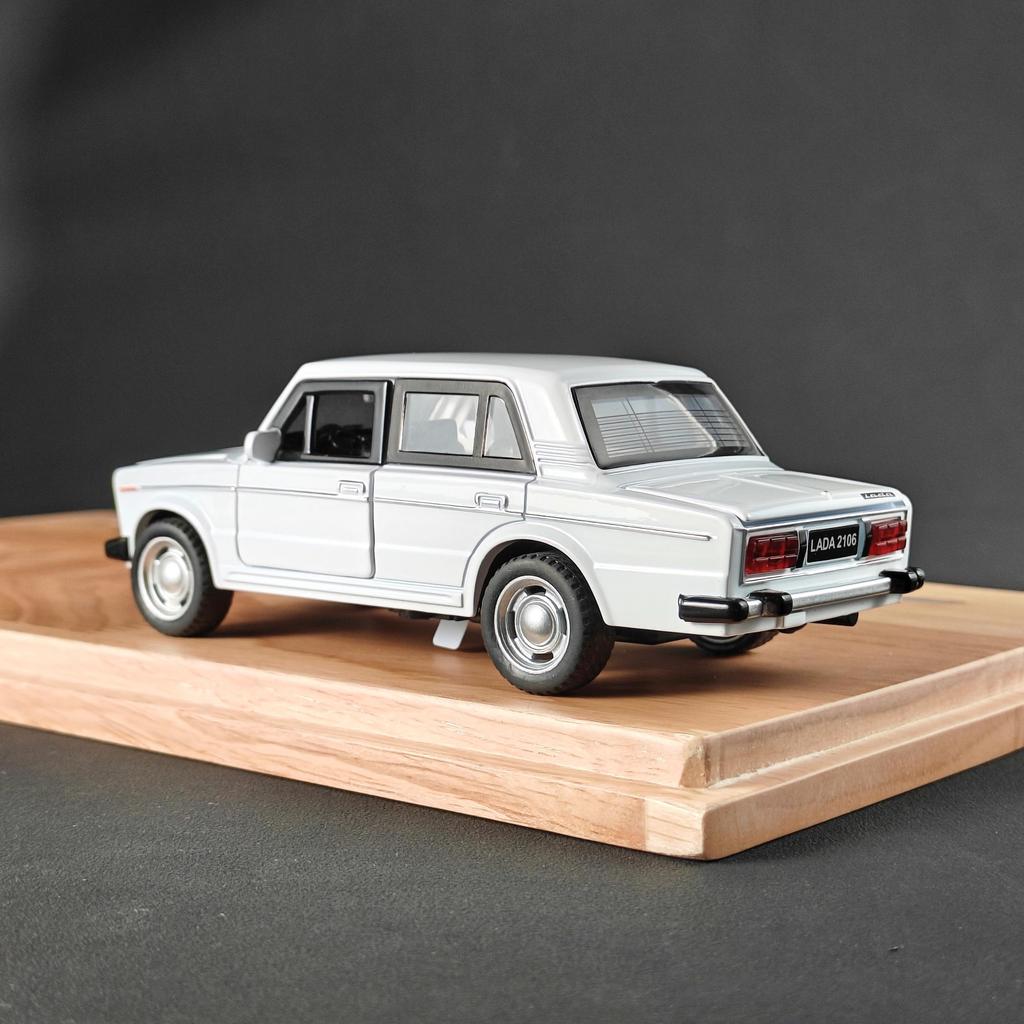1:32 LADA 2106 Alloy Diecast Model Retro Russian Lada Vehicle Toy Sound & Light Children's Toy Kids Gift Birthday Present Boys