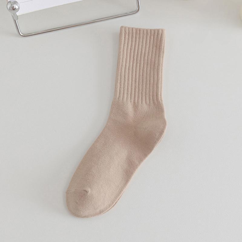 

1 пара черно-белых женских носков, осенне-зимние носки среднего размера, корейские японские трендовые носки one size хаки