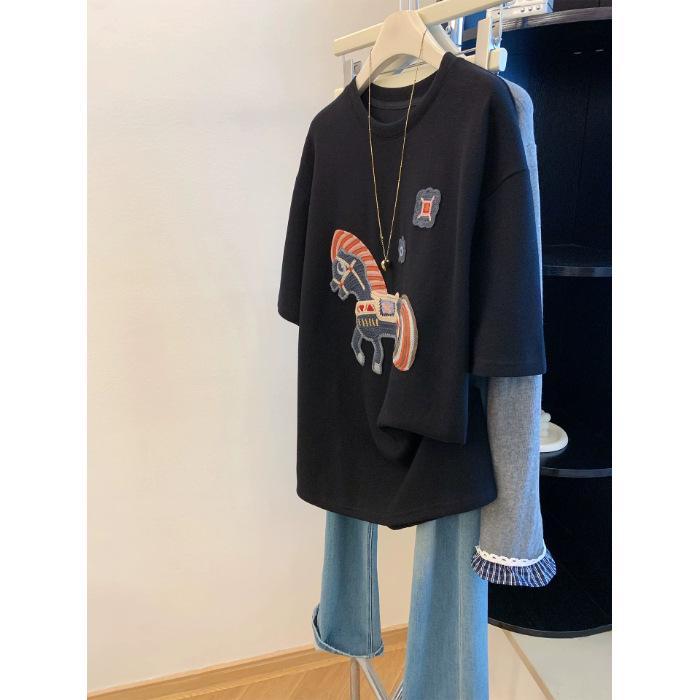 Plus Size Spring/Summer 2026 Embroidered Horse Tee - Women's Loose Short Sleeve Casual Top