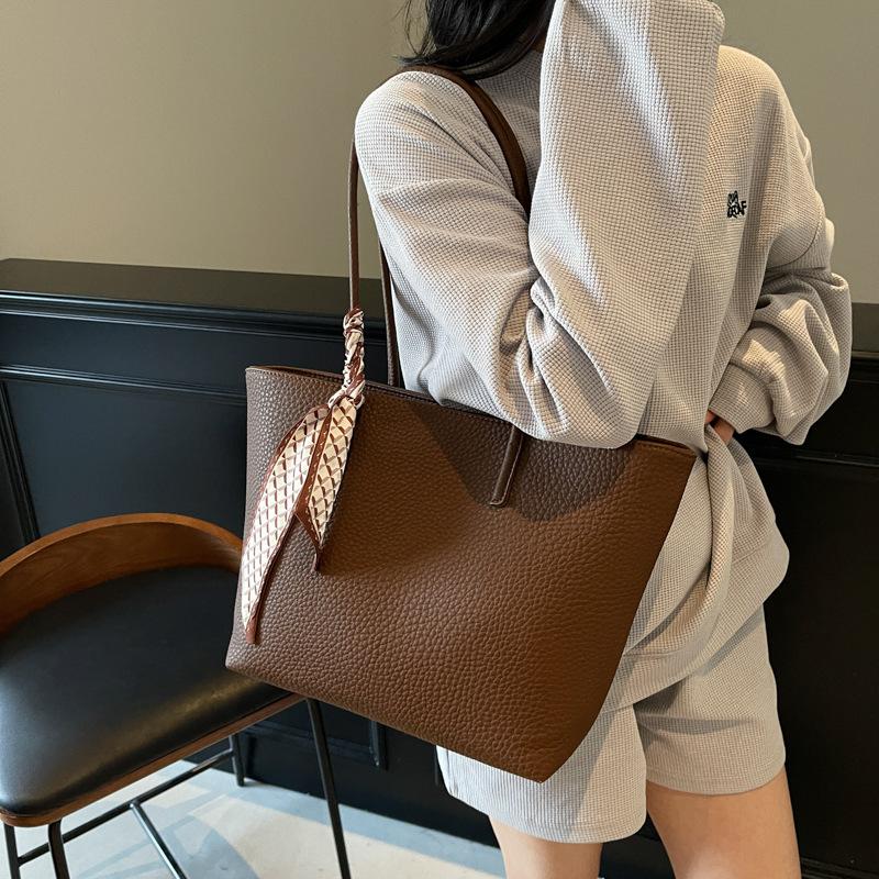 Versatile Large-capacity Tote Bag Women's New Casual Commuter Shoulder Bag