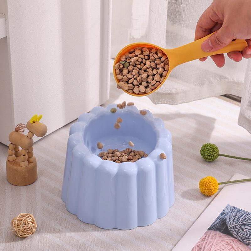 Non Slip Base Pet Slanted Bowl Lace-Edge Vertical Striped Bowl Elevated Design Pet Feeding Bowl