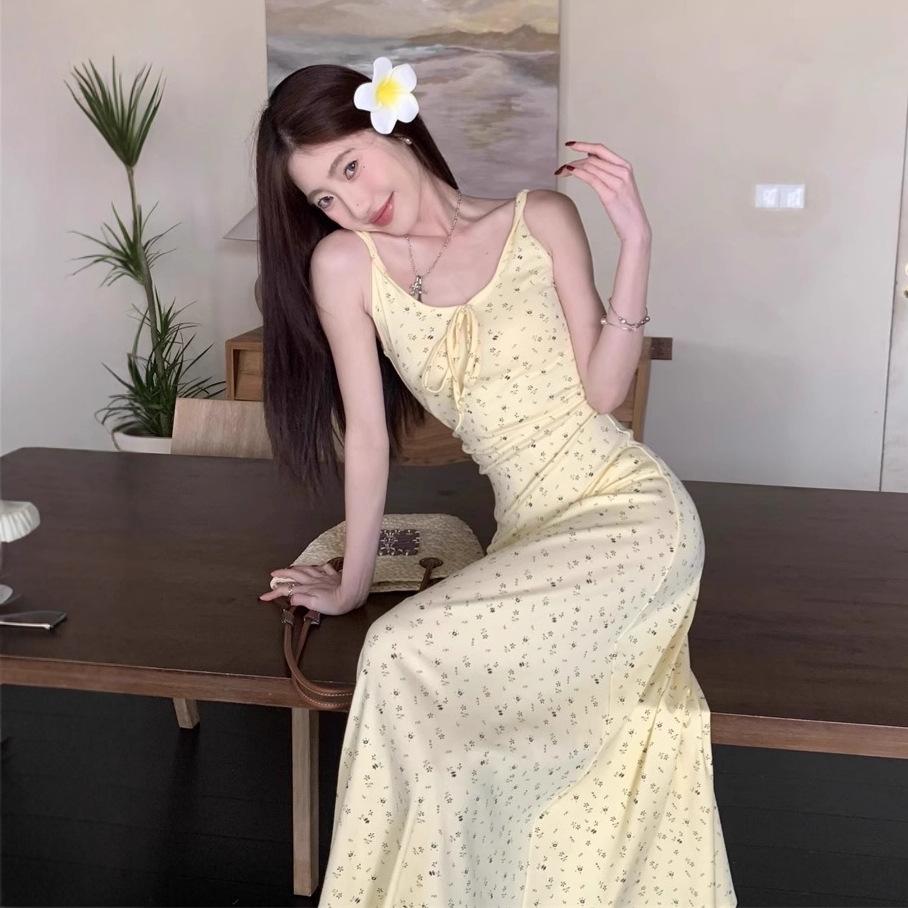 Yellow suspender dress women's summer new French waist design seaside vacation floral long skirt