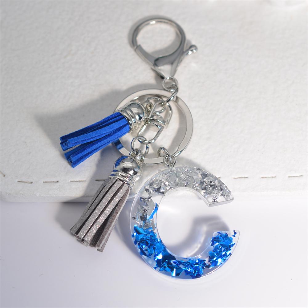 Креативные брелки из смолы с 26 буквами и кисточками — фото 10