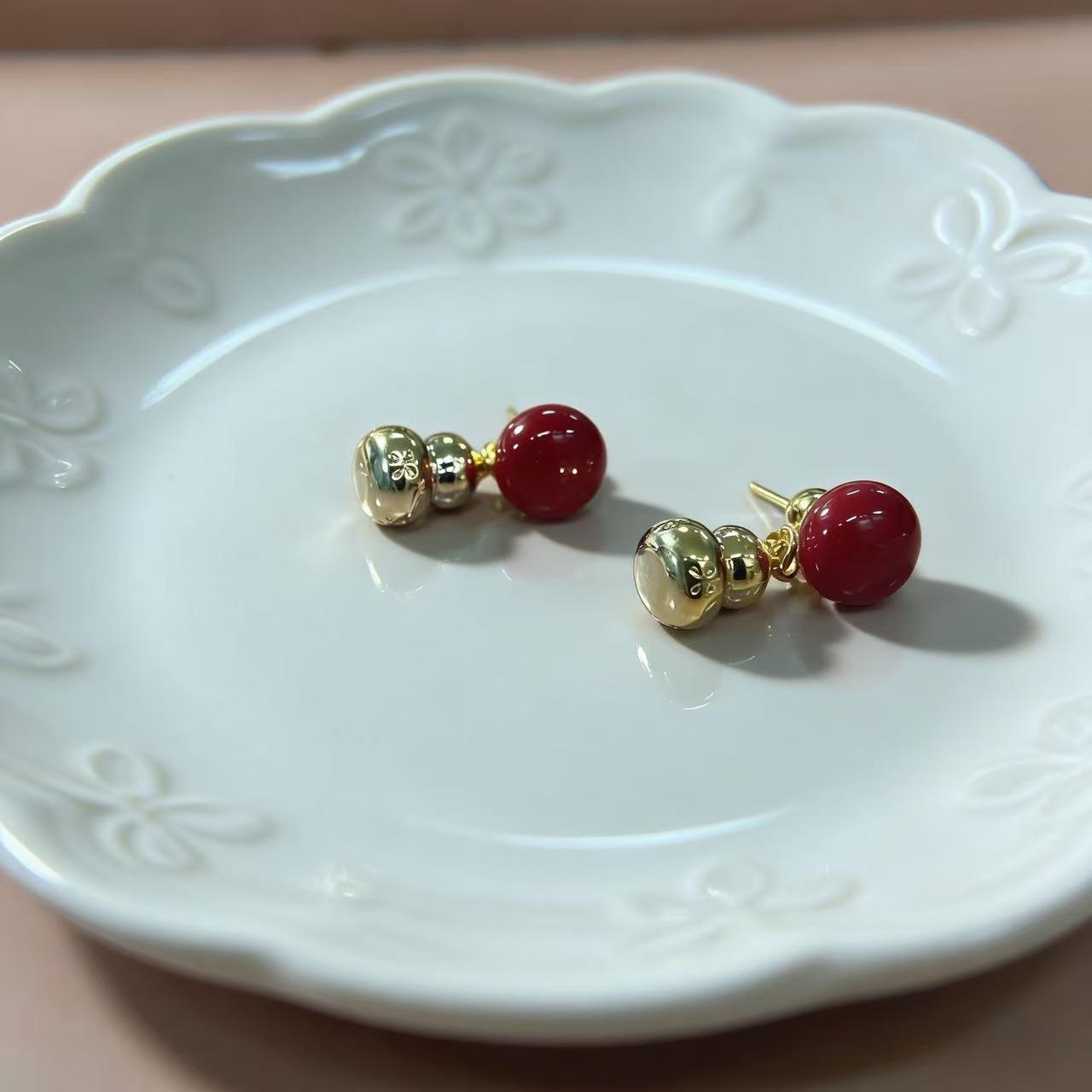 

Silver Needle Ankera Red Wine Gourd Earrings Versatile New Chinese Style White