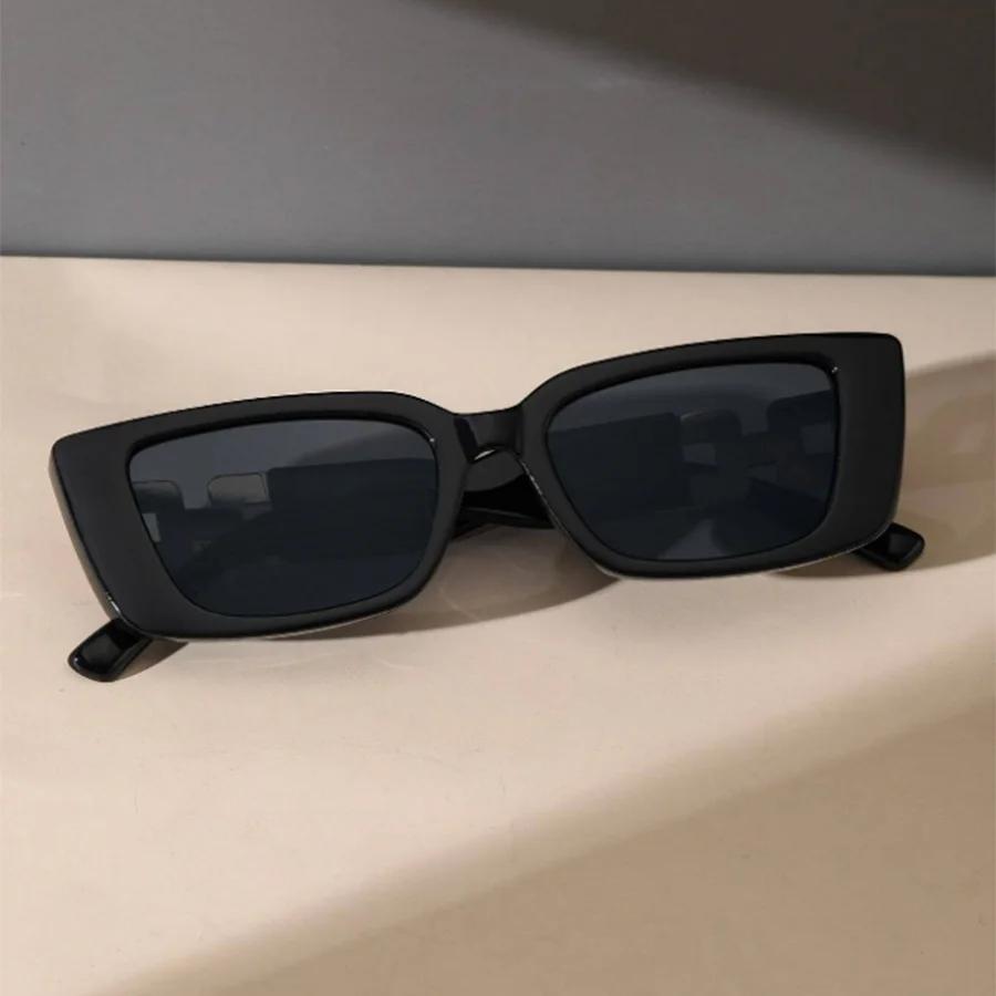 1Pc Fashionable Cat-Eye Frame Black Glasses With Metal Accessories Suitable For Stylish Outfits Parties And Holiday Travel