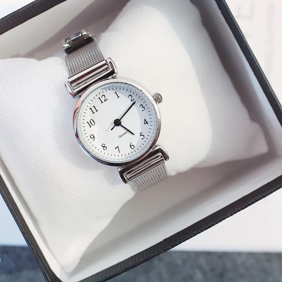 Dame Kvartsverk Klokke Sirkulær Skive Armbåndsur med Legeringsreim Damer Retro Analog Klokke for Hverdagslig Bruk Arbeid Dato