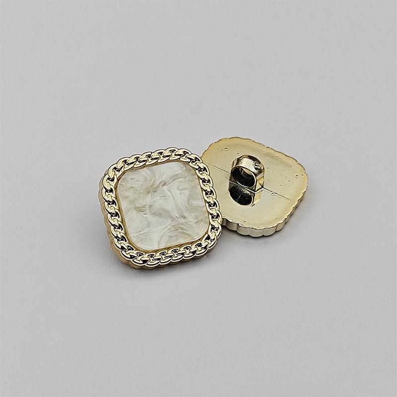 Coco Style UV-Plated Resin Square Chain Buckle with Irregular Shape