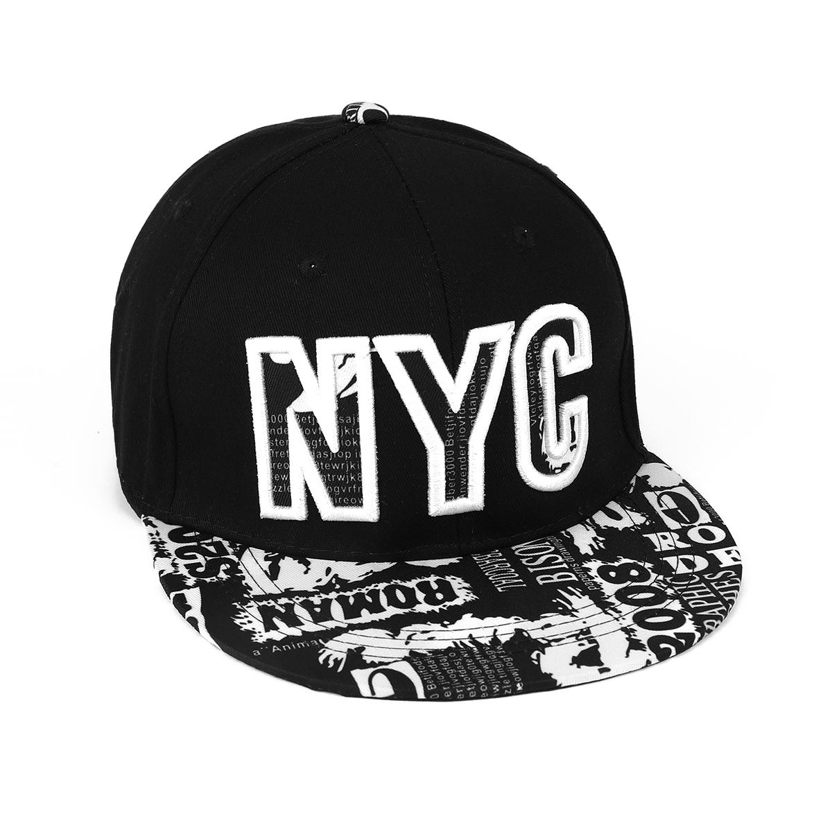 De Europese- Borduurwerk NYC Platte Pet met Meerdere Randen en Print is Geschikt voor Hip-hop Straatdans One Size black