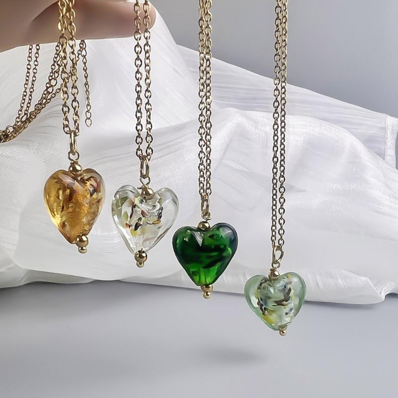 Heart Pendant Necklace Clavicle Chain Heart Neck Jewelry Glaze Pendant Necklace Suitable for Woman Girls Daily Wear