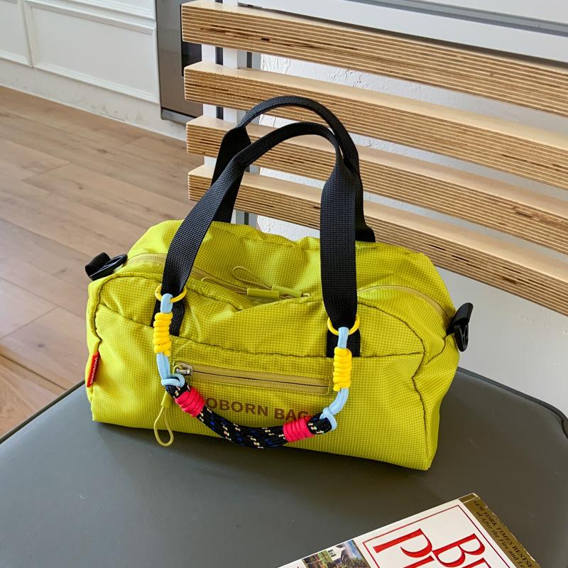 

Nylon cloth bag women s large-capacity new summer versatile messenger bag niche commuter pillow bag зелений