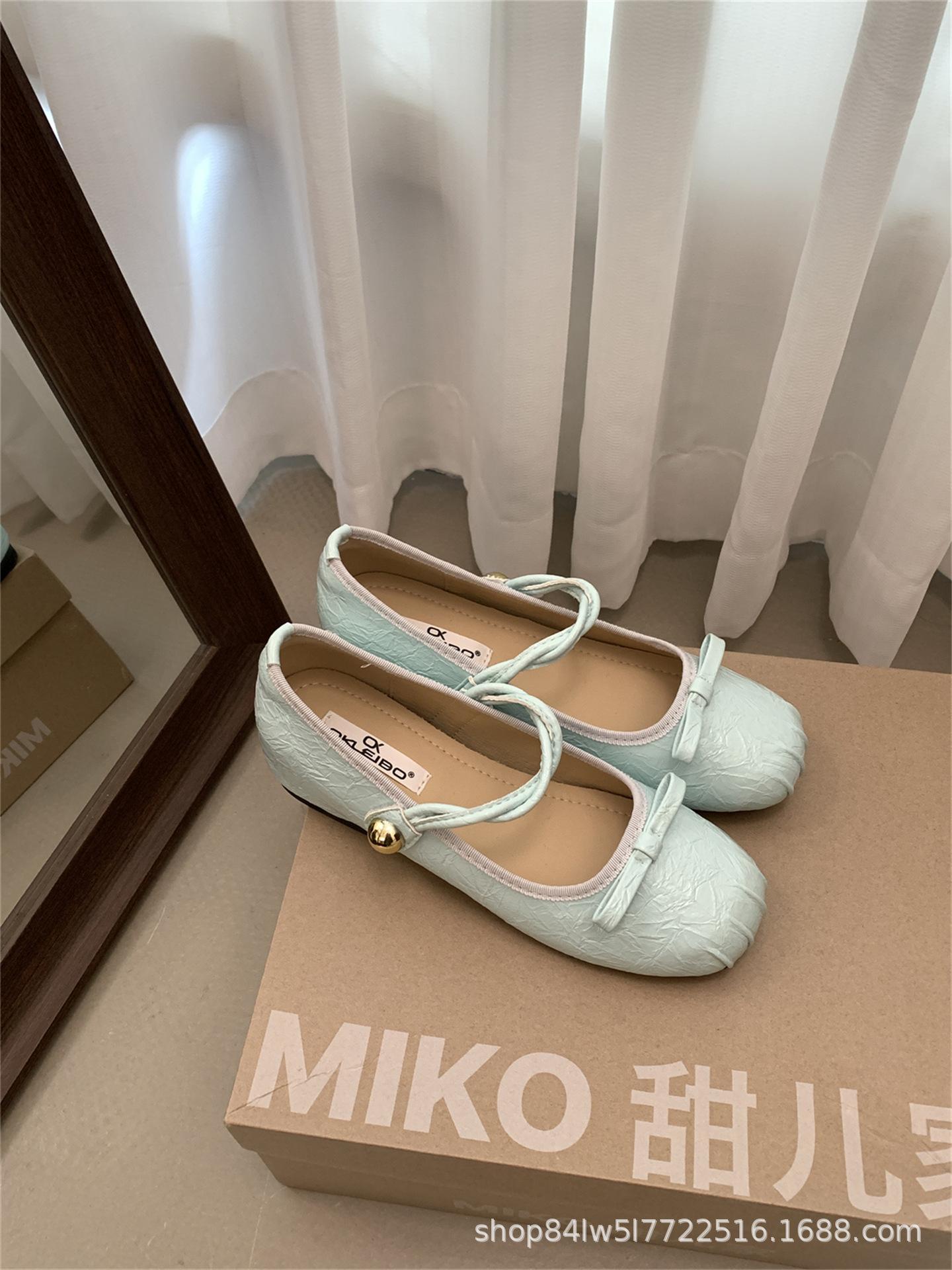 

Inner height increase silver light mouth single shoes women s 2025 new Korean version with skirt gentle fairy thick-soled Mary Jane shoes 35 синій