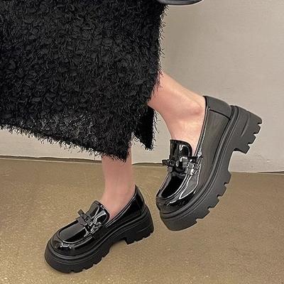 Nuove scarpe basse in pelle a suola spessa dal design di nicchia per donna primavera e autunno tacco spesso monopezzo