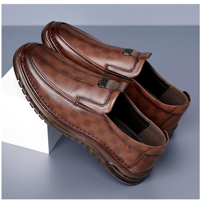 Fashion Retro Leather Slip-on Business Dress Shoes for Men Designer Soft-soled Loafers Male Spring Autumn Light Driving Shoes Man