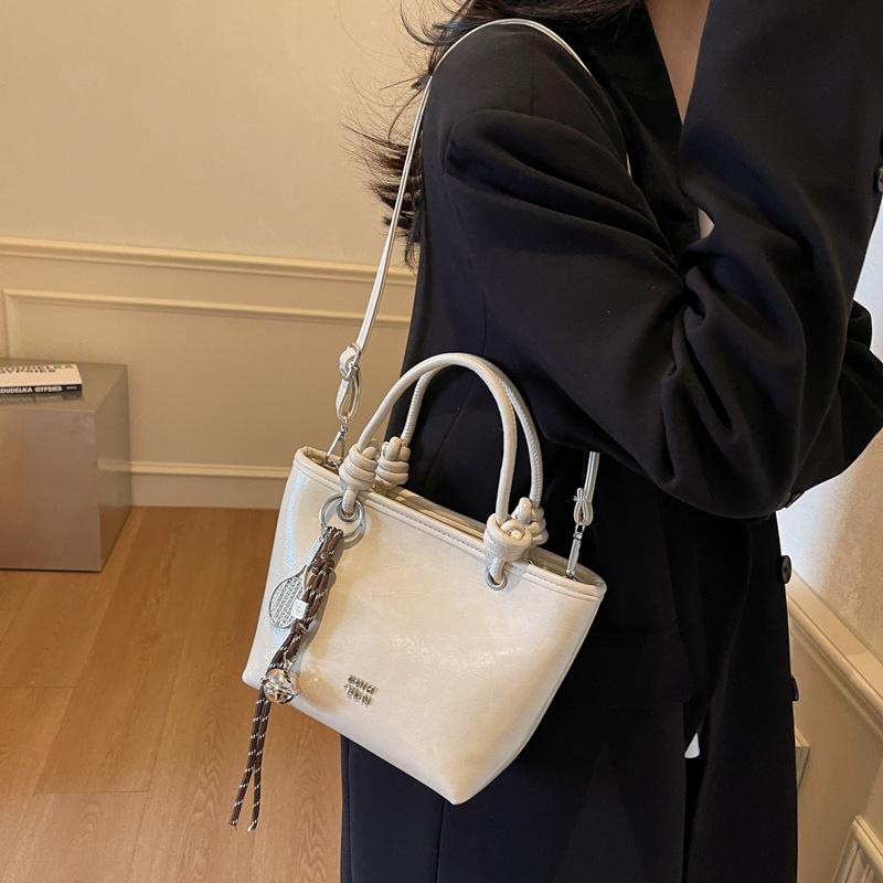 Solid Color Texture Retro Small Bag Women 2025 New Trend Shoulder Messenger Bag Portable Bucket Bag