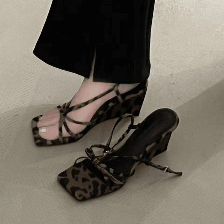 Niche leopard print high-heeled sandals women's 2025 new popular French temperament elegant with skirt thin heel sandals
