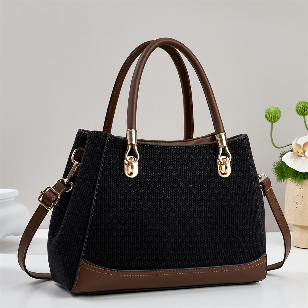 

Elegant Womens Office Shoulder Bag Made Of Pu With Zipper Closure And Inner Pocket Black