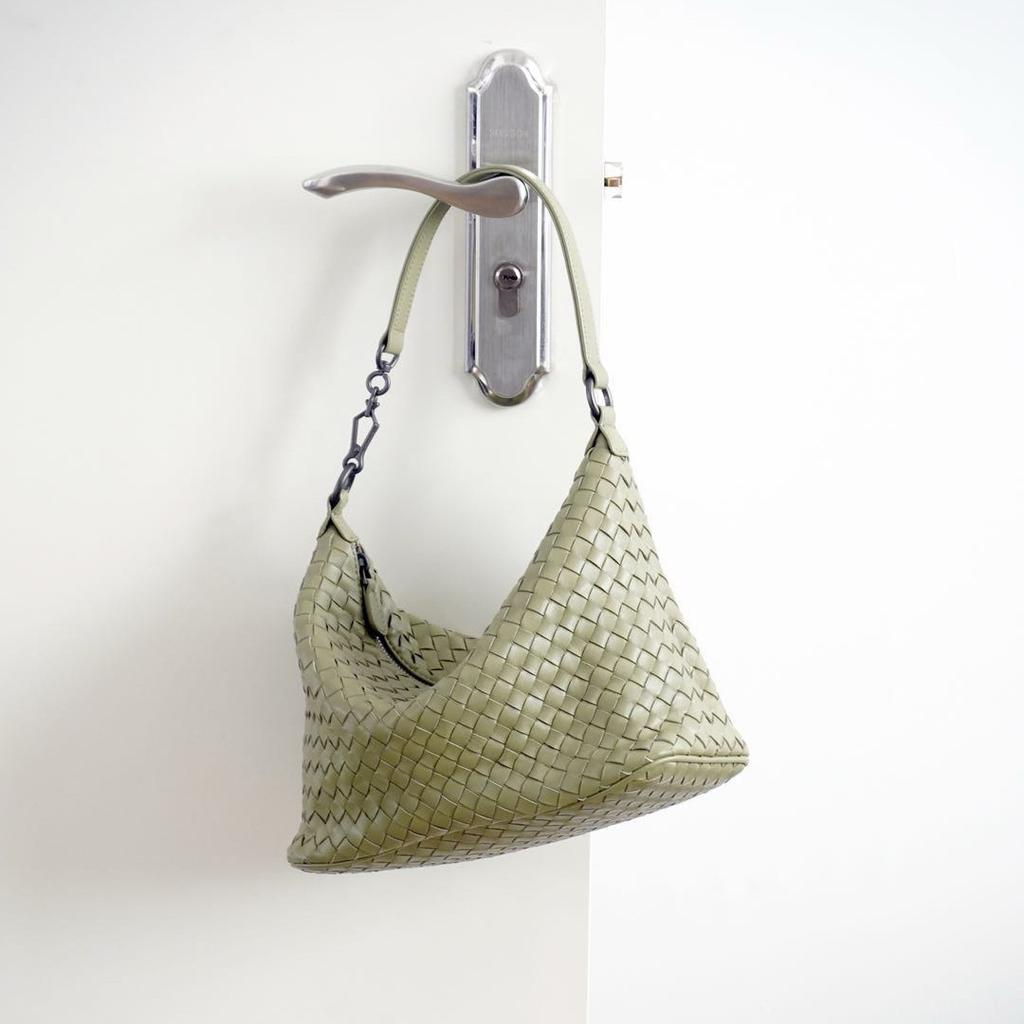 2025 New Sheepskin Woven Lunch Box Bag One Shoulder Underarm Dumpling Bag One Shoulder Crossbody Handbag Minimalist Hobo Bag