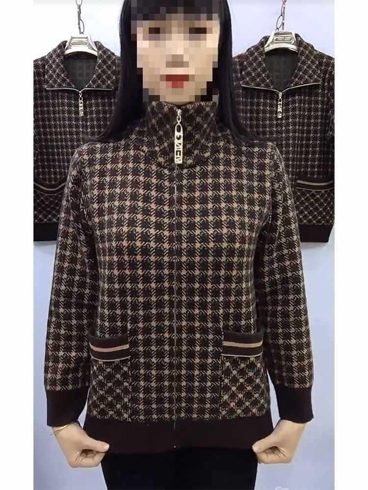 Plus-Size Women's Thick Velvet Jacket with Zipper for Autumn/Winter - Ideal for Middle-Aged and Elderly Moms