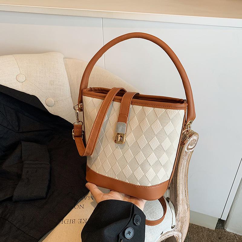 Bucket Bag Simple and Fashionable Commuting Large Capacity Bucket Bag for Women In Summer New Fashionable and Fashionable Shoulder Bag