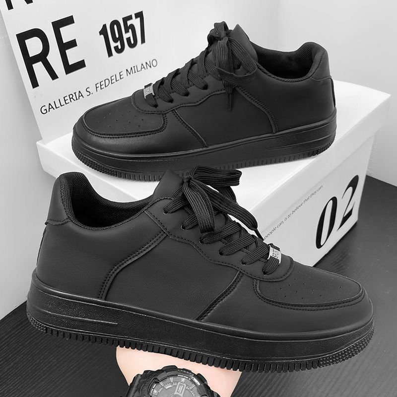 Ademende niche design gevoel dikke zool witte schoenen dames 2025 lente en zomer nieuw veelzijdig lichtgewicht board schoenen zwarte schoenen herenschoenen