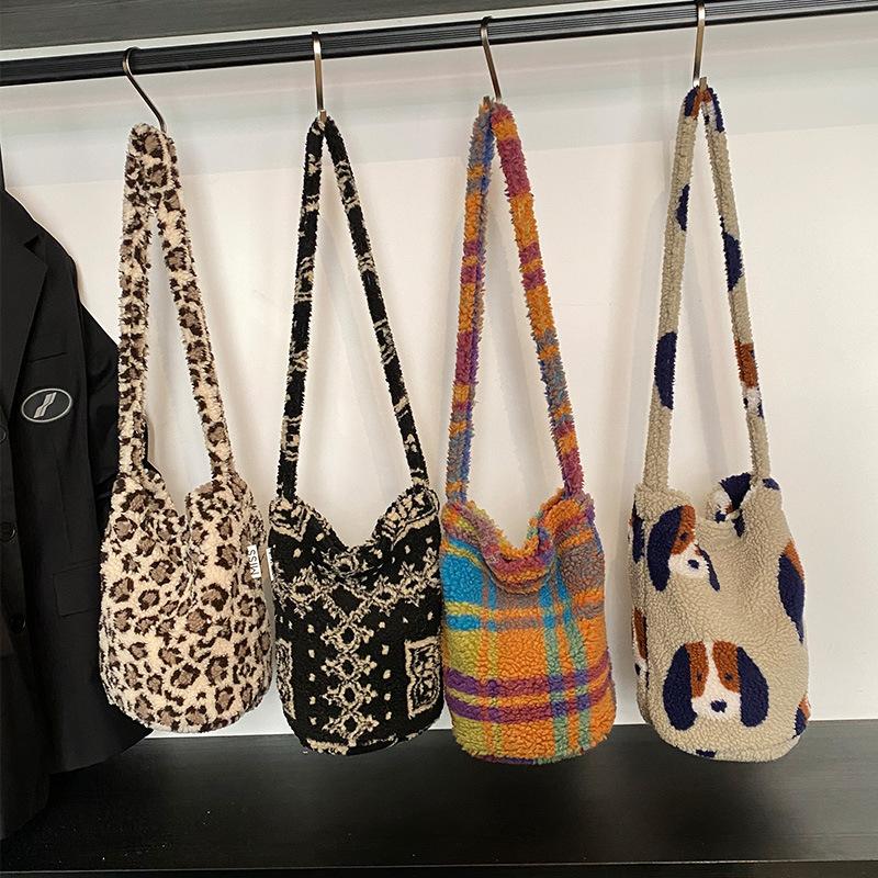 New Autumn and Winter Lamb Velvet Shoulder Bag Bucket Bag Large Capacity Commuting Crossbody Retro Ethnic Style Mao Tote Bag