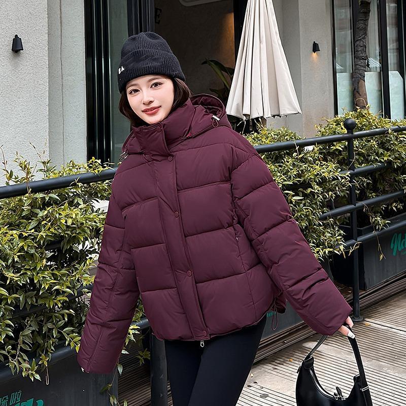 Dámská krátká větruodolná zateplená zimní bunda s kapucí a raglánovými rukávy